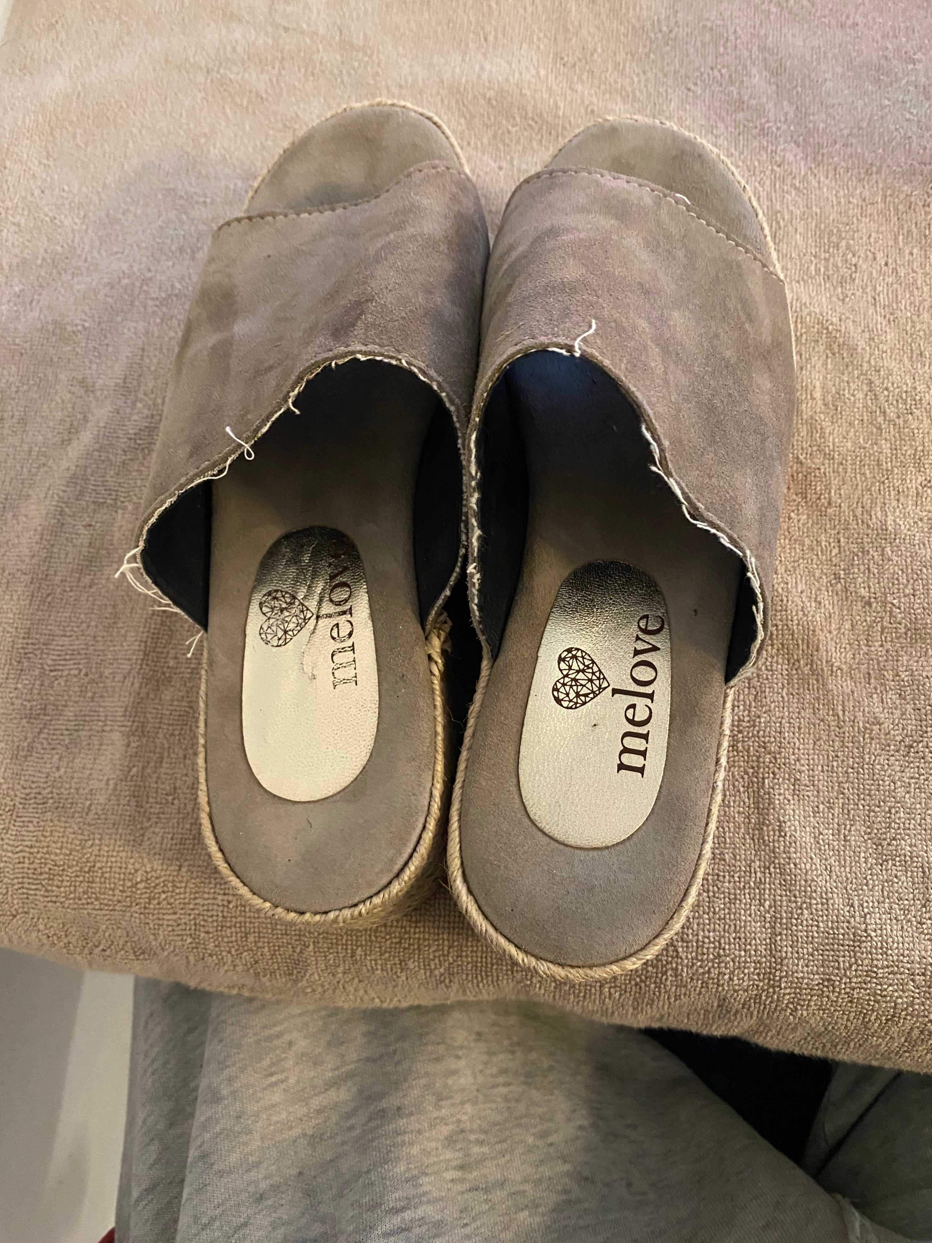 Melove platåsandaler stl 40 beige.