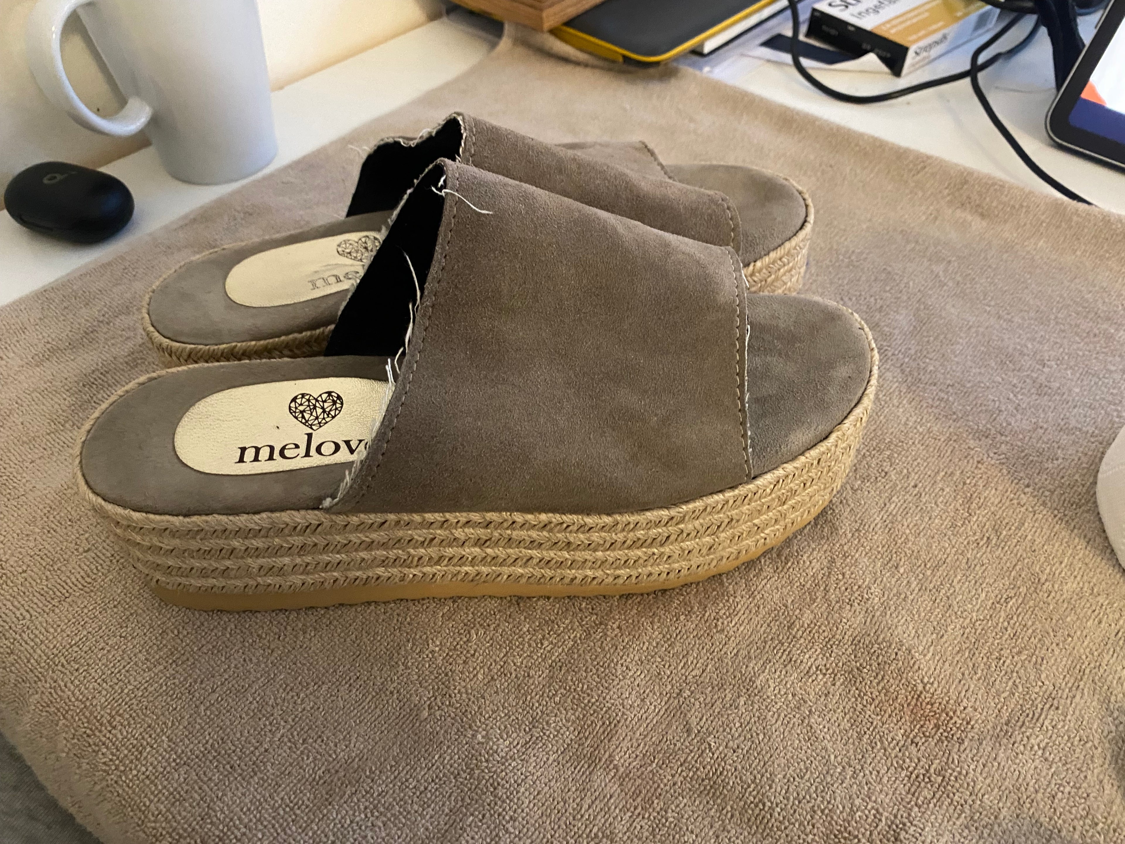 Melove platåsandaler stl 40 beige.
