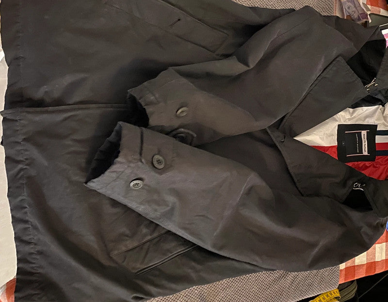 En snygg och varm trenchcoat som är skönt att använda.