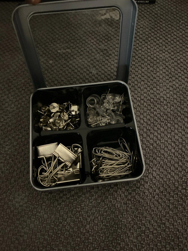 Pappersstift, set som är oanvänt och innehåller fyra olika set.
