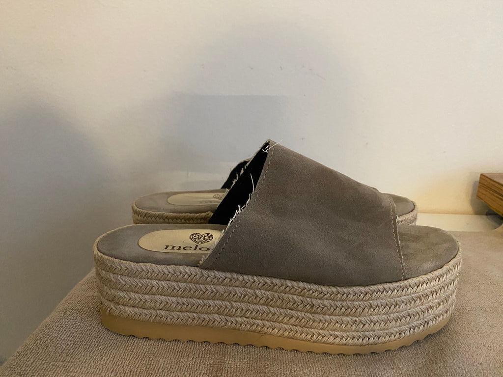 Melove platåsandaler stl 40 beige.