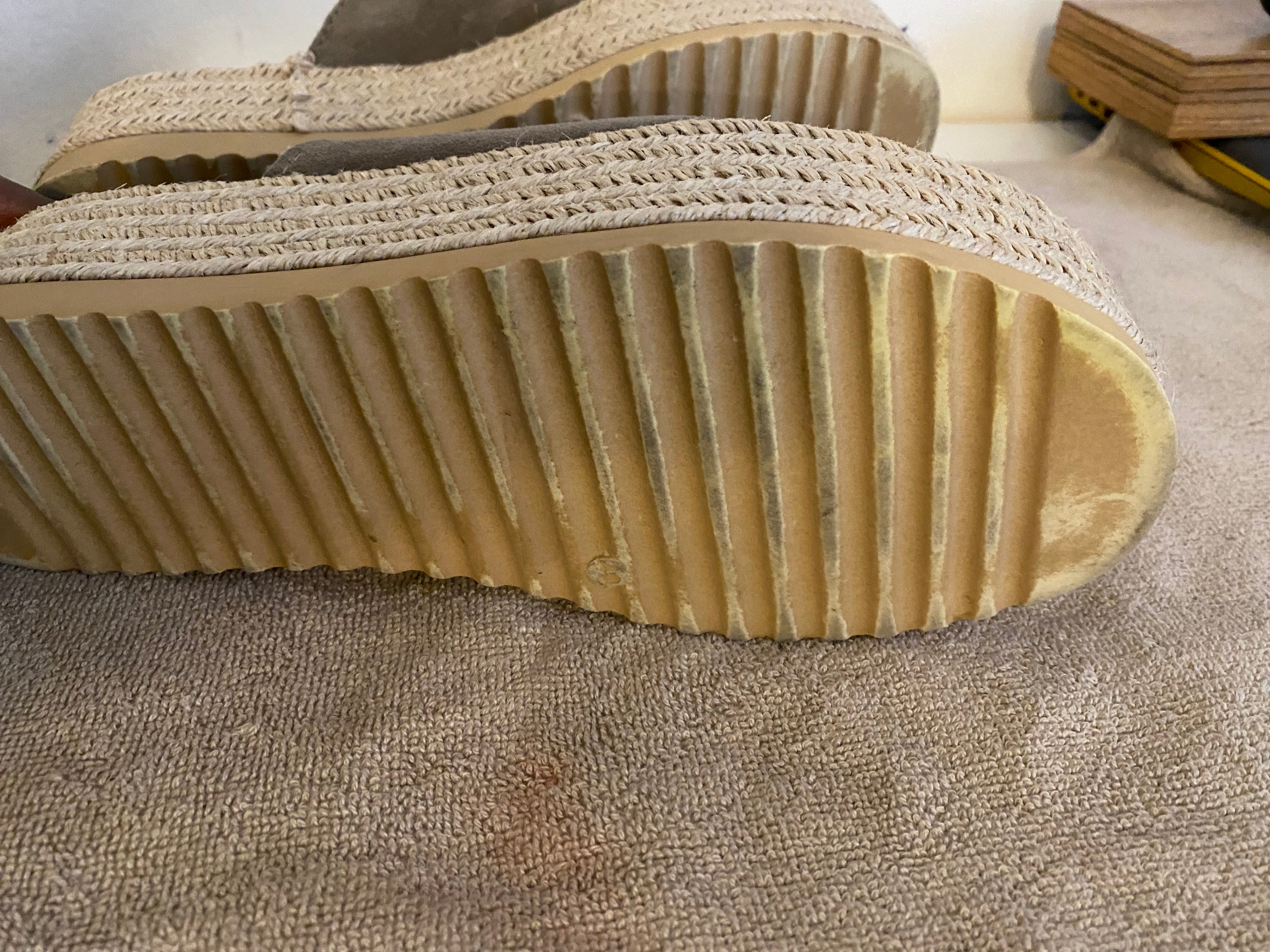 Melove platåsandaler stl 40 beige.
