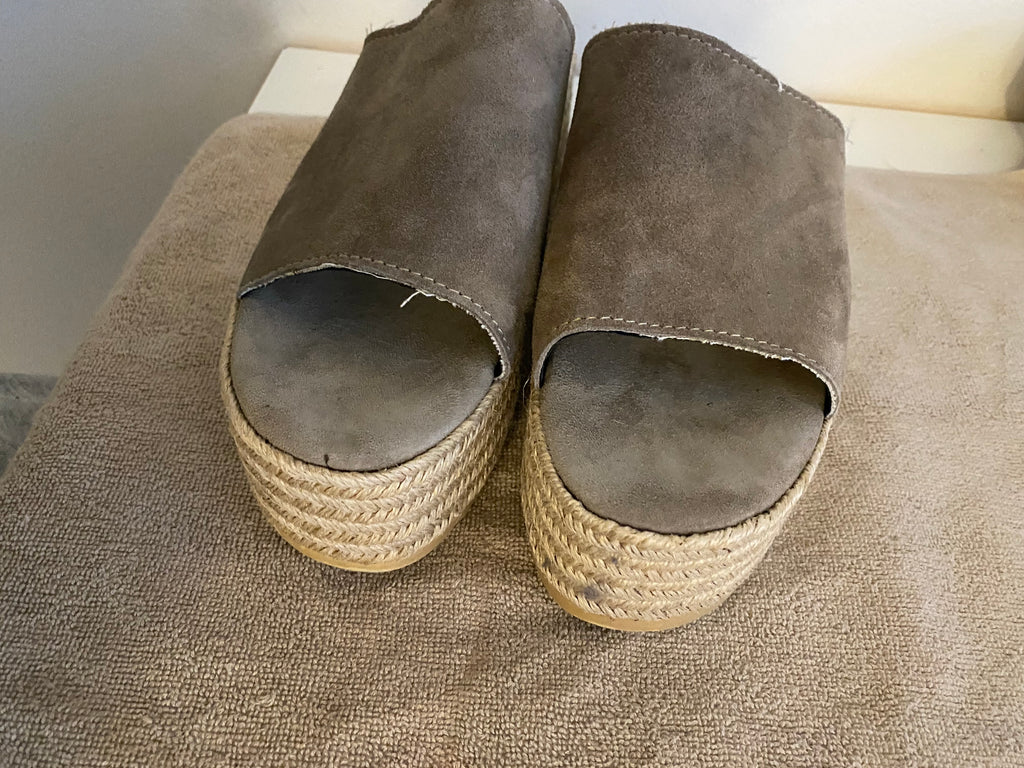 Melove platåsandaler stl 40 beige.